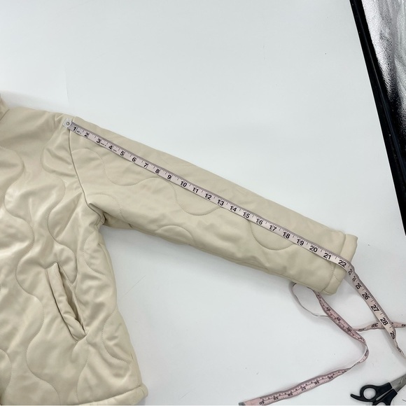 NWOT Forever 21 Beige Neutral Vegan Faux Leather Puffer Jacket Boxy Short S - Picture 12 of 14